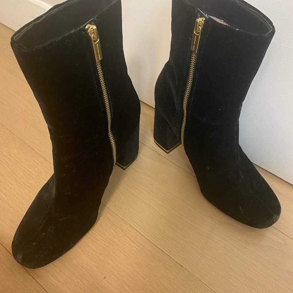 Black velvet Michael Kors boots!